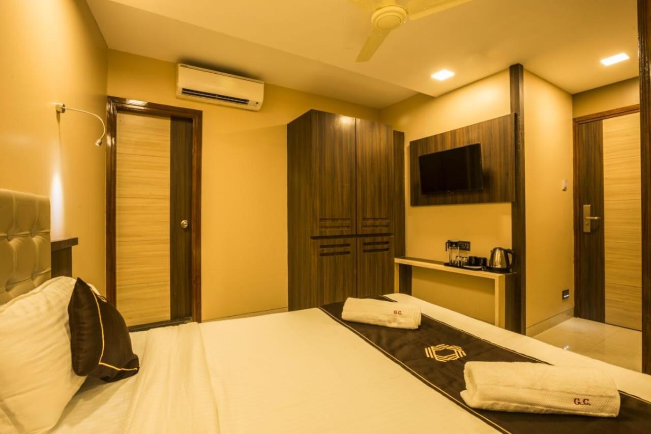 Hotel Golden Crown Мумбаи Экстерьер фото