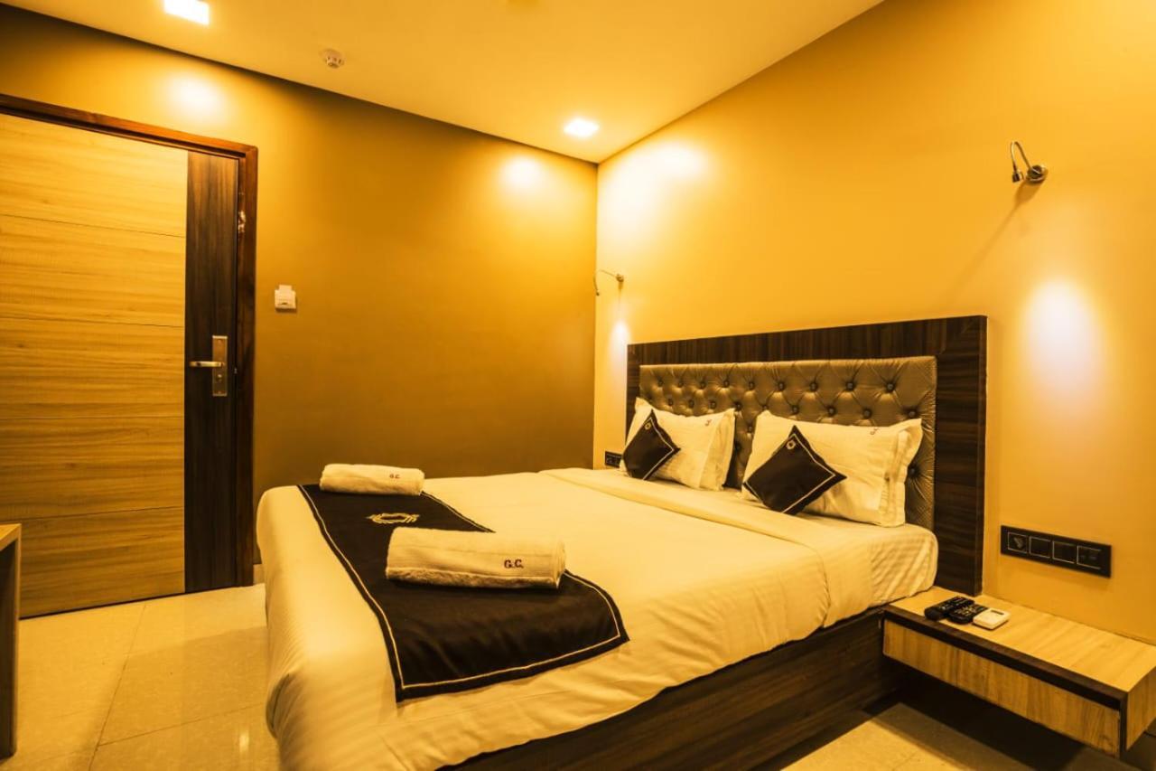 Hotel Golden Crown Мумбаи Экстерьер фото