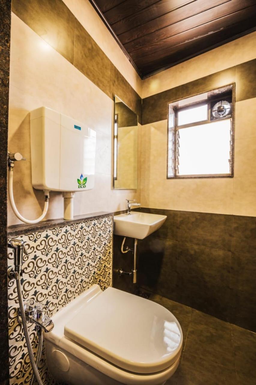 Hotel Golden Crown Мумбаи Экстерьер фото