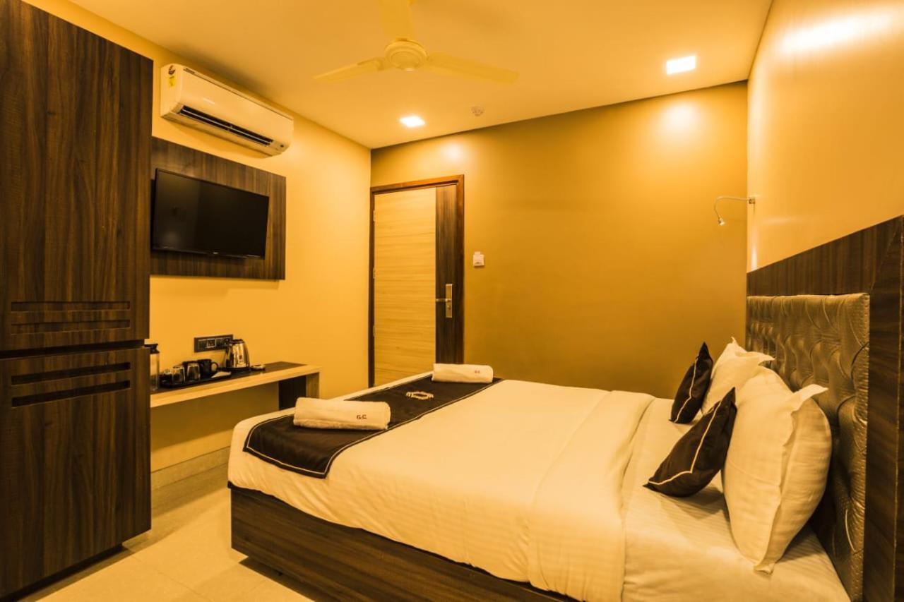 Hotel Golden Crown Мумбаи Экстерьер фото