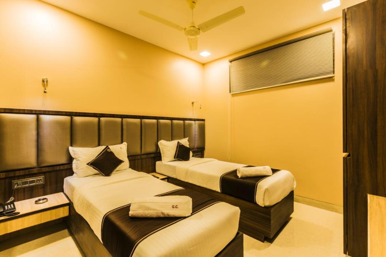Hotel Golden Crown Мумбаи Экстерьер фото
